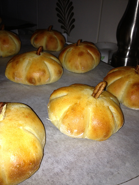 Pumpkin dinner rolls